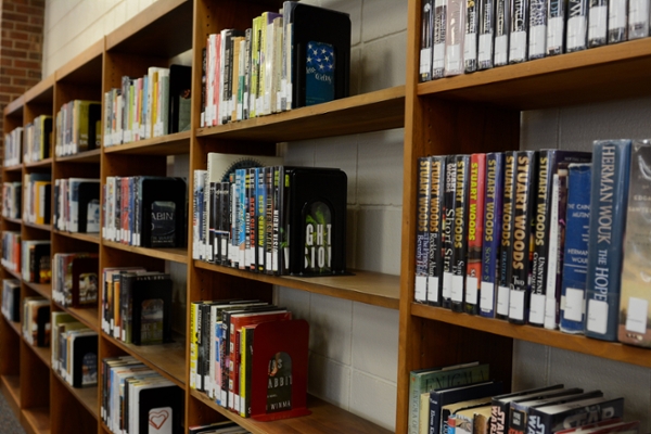 Image of library books on shelves
